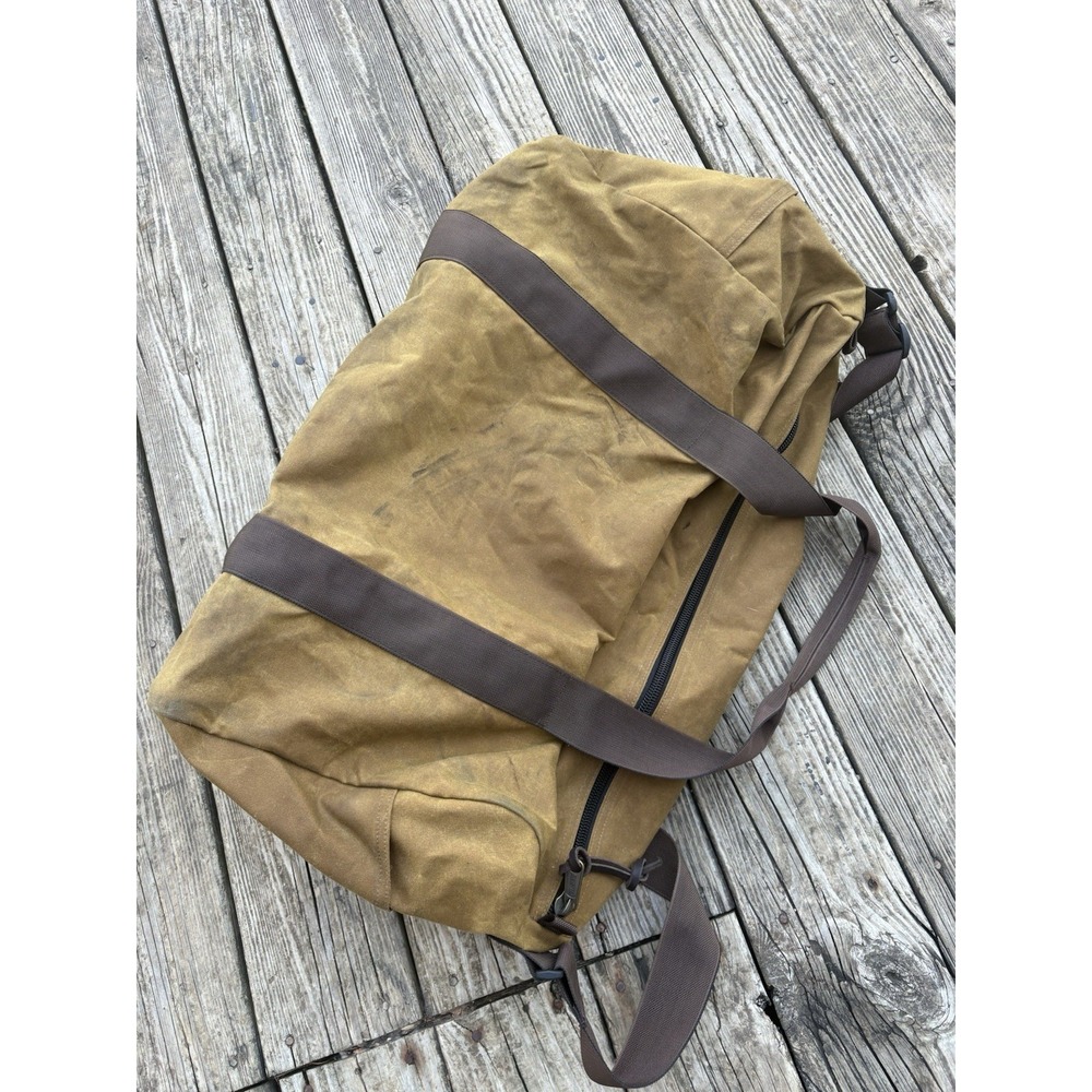 Filson Medium Sized Field Duffle Bag Dark Tan Brand New With Stains